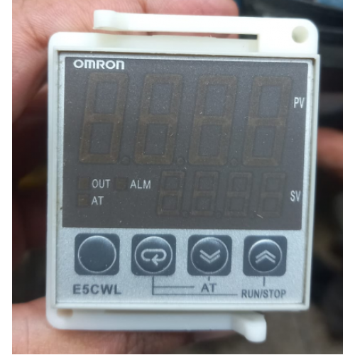 OMRON E5CWL-R1TC Temperature Controller AC100-240V - product image